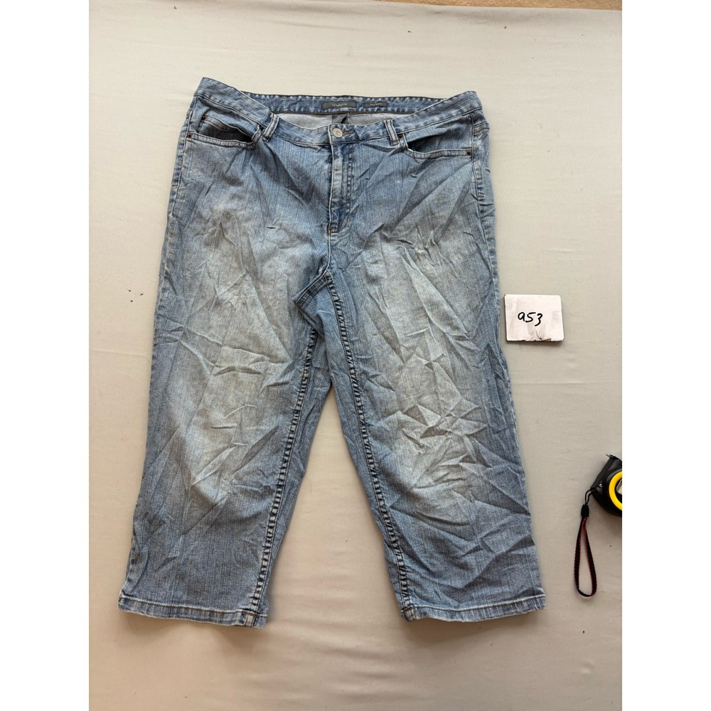 Liz Claiborne Womens 14W Light Wash Boyfriend Fit Cropped Denim Capri Jeans
